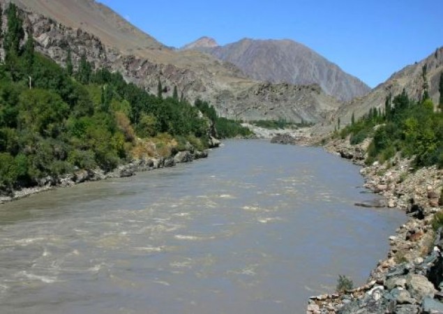 Which rivers originate from the Himalayas?