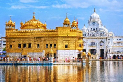 How much gold is there in the Golden Temple of Amritsar?
