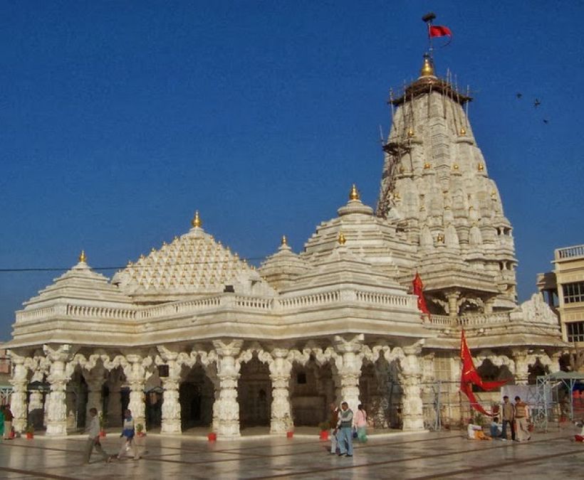 भारत में 15 सबसे लोकप्रिय देवी मंदिरों की करें यात्रा