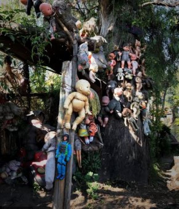 Story of the  Haunted  Islands of Dolls in Mexico