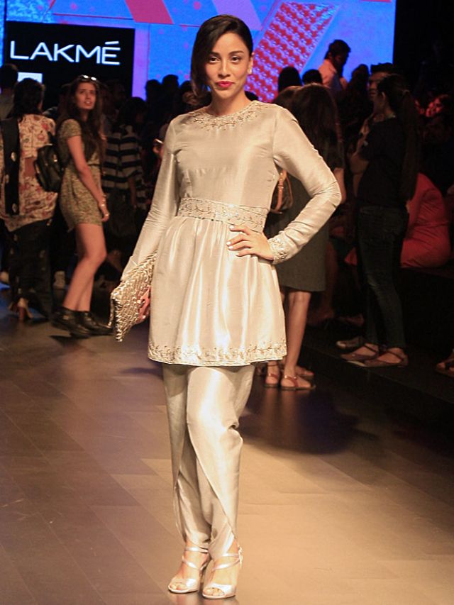 Take a look! Mandira, Sangeeta, Amrita at Lakme fashion week