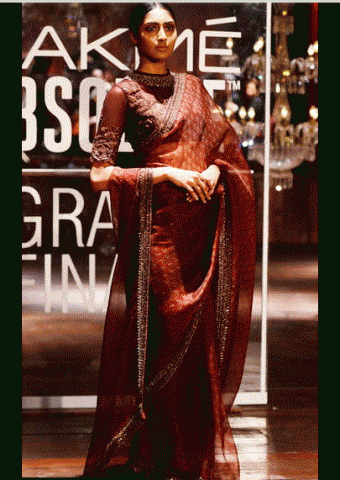 Be a 'Desi Glam' with these head-turner saree !