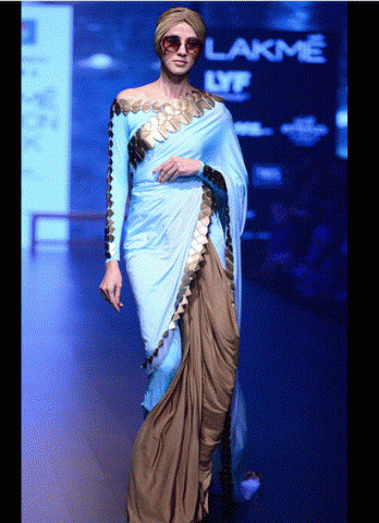 Be a 'Desi Glam' with these head-turner saree !