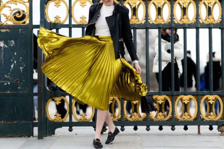 Ideas on how to wear and pair those pleated skirt!!!