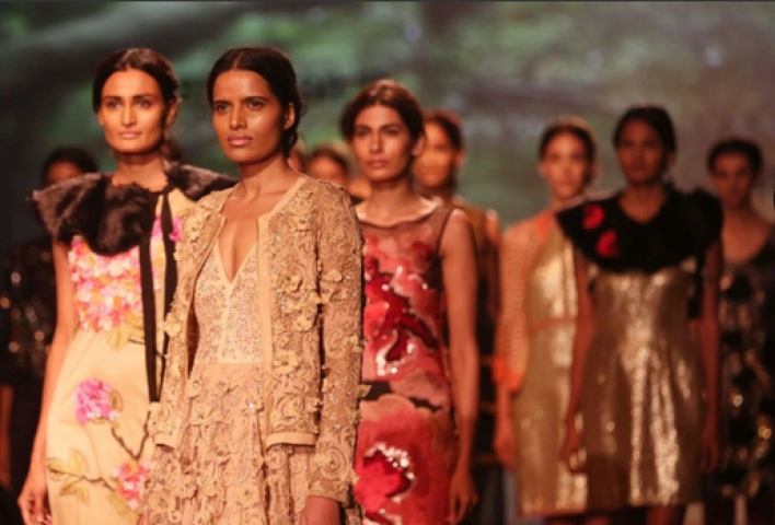 Amazon India Fashion Week : Day 1,Awesome start by Varun Bahl