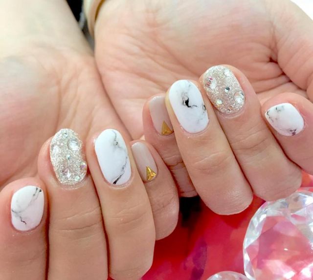 7 Stunning stone nail arts every girl must see and try!