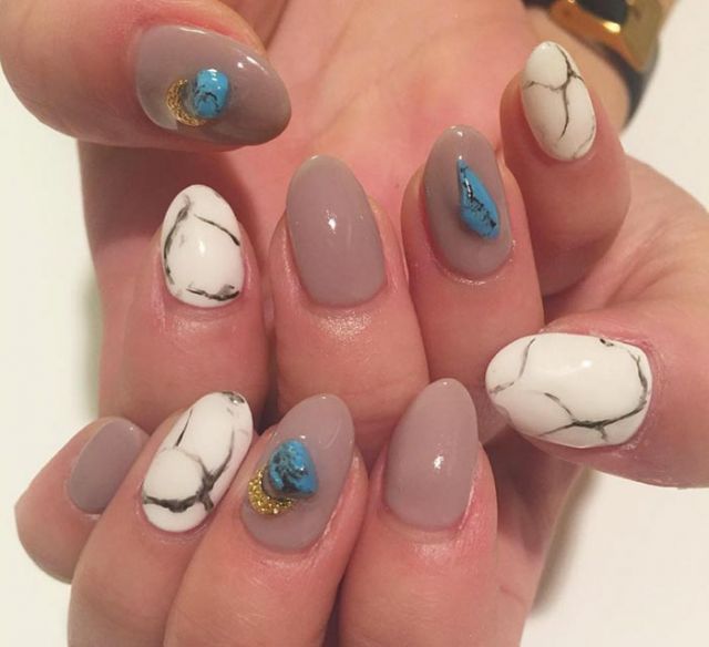 7 Stunning stone nail arts every girl must see and try!