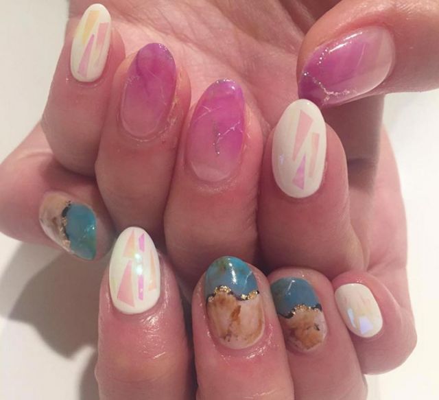 7 Stunning stone nail arts every girl must see and try!