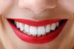 इन 4 आसान तरीकों से घर पर चमकाएं अपने दांत