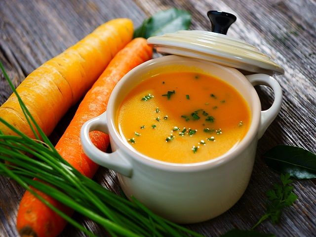 सर्दियों में पिए गरमा-गरम गाजर और अदरक का सूप