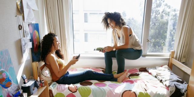 This is how you will miss your roomie when she moves away ?