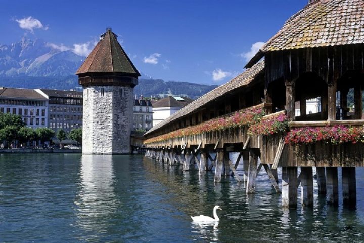झीलों के देश स्विटजरलैंड में घूमने के लिए है ऐसी कई जन्नत जैसी जगह