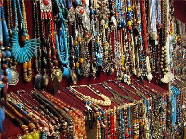 Street shopping in India that will make you go crazy!!!