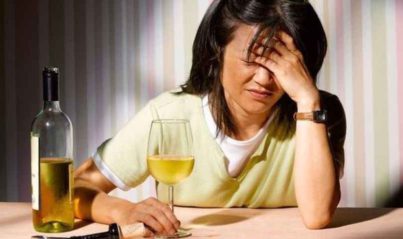 जाने आखिर क्यों महिलाओं के लिए शराब का सेवन हानिकारक होता हैं