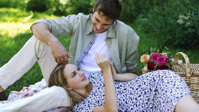 महिलाएं इन 7 रोमांटिक ट्रिक से पति को दुबारा प्‍यार में पागल कर सकती है