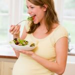 गर्भावस्था में न खाये अधिक खाना