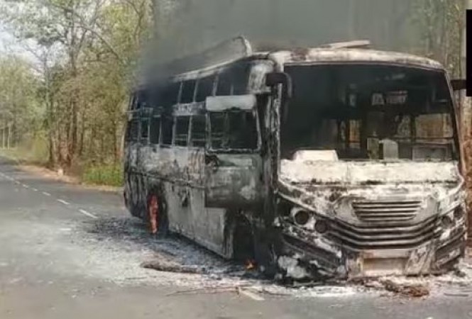 Naxal scare continues in Chhattisgarh, now a passenger bus has been set on fire
