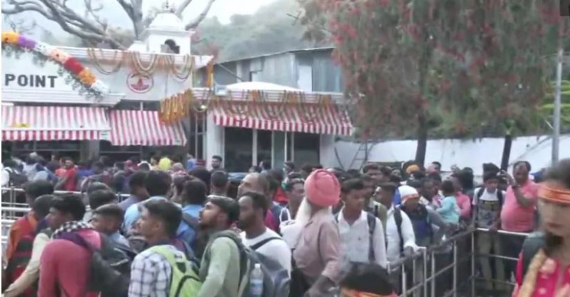 Mata Vaishno Devi Temple decorated, long queues of devotees for darshan