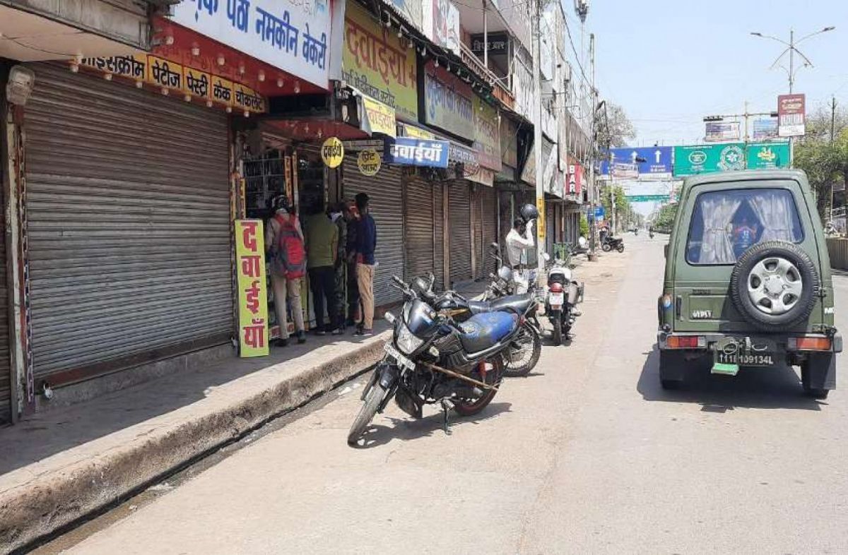 Gwalior: shops opened amid total shutdown, 5 vehicles seized