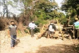 कोरोना के खिलाफ जंग करने के लिए उतरे लोग, अपने ही गांव में शुरू किया यह काम