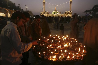 Deoband supports to PM Modi's appeal, asks Muslims to light a lamp