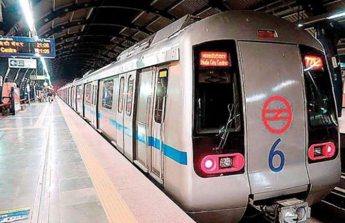 सोशल डिस्टेंसिंग के लिए दिल्ली मेट्रो ने बंद किए थे 4 स्टेशन, 10 मिनट बाद फिर खोले