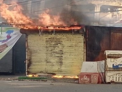Fire in Bhopal's New Market shop, fire brigade reached the spot