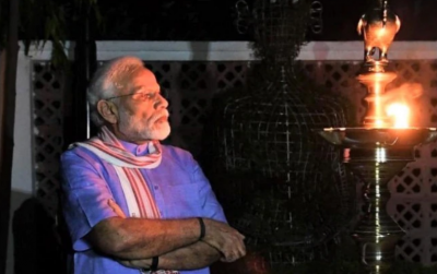 पीएम मोदी संग राष्ट्रपति और उपराष्ट्रपति ने भी जलाये दिए, भारत में दिखी एकजुटता