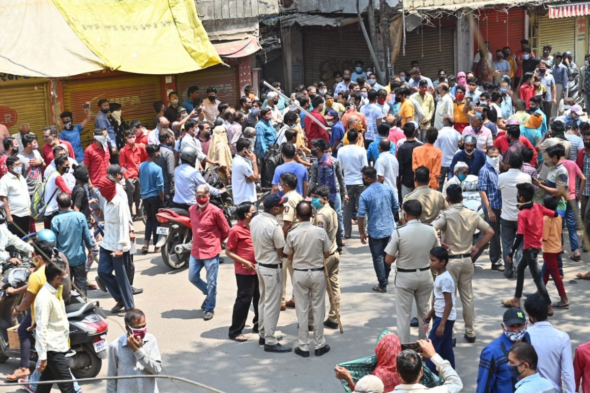 नाईट कर्फ्यू के बाद नागपुर में लगा सम्पूर्ण लॉक डाउन, सड़कों पर उतरे व्यापारी