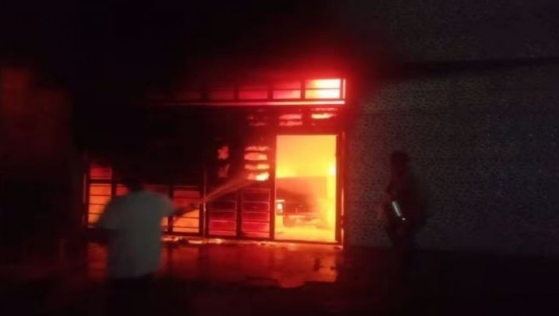 Massive fire breaks out in shops, property worth crores destroyed