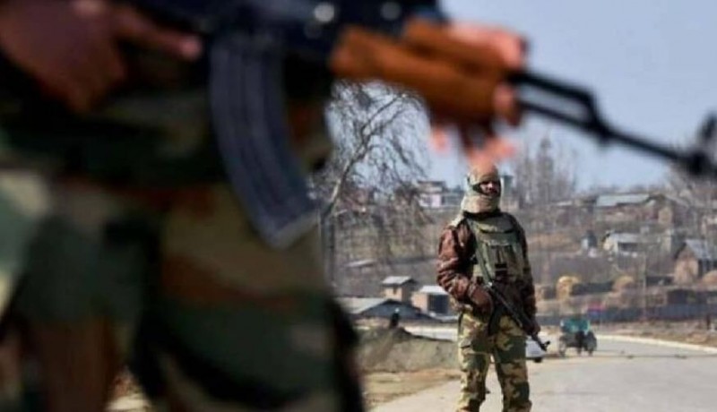 जम्मू कश्मीर: सेना की गोलीबारी में दो नागरिक घायल, महबूबा मुफ़्ती ने सरकार पर उठाए सवाल