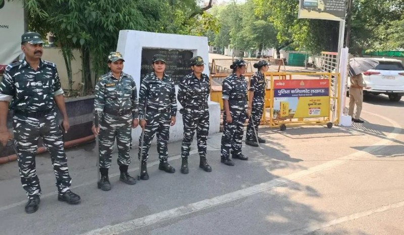 गोरखनाथ मंदिर में हुए हमले के बाद अलर्ट हुई यूपी पुलिस, बढ़ाई गई CM आवास की सुरक्षा
