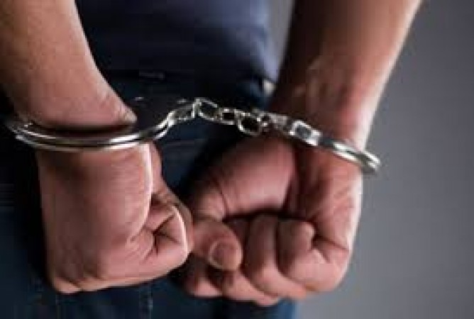 Liquor smugglers takes advantage of curfew in Delhi, arrested