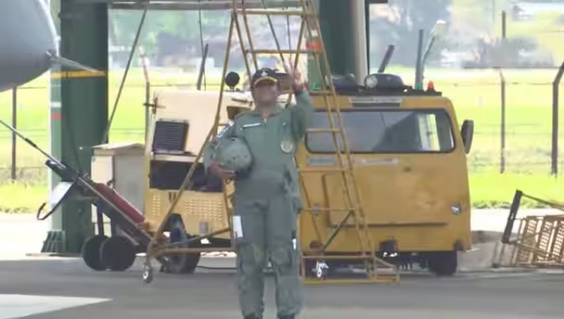पायलट अवतार में नज़र आईं राष्ट्रपति द्रौपदी मुर्मू, सुखोई-30 से भरी उड़ान, Video हुआ वायरल