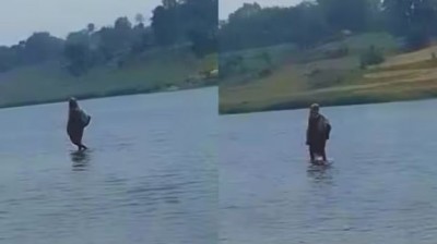 MP में पानी में चलती दिखी देवी! वीडियो को देख हैरान हुए लोग