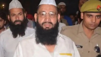 Haji Yaqoob Qureshi, a minister in UP govt in trouble! Non-bailable warrant issued against entire family