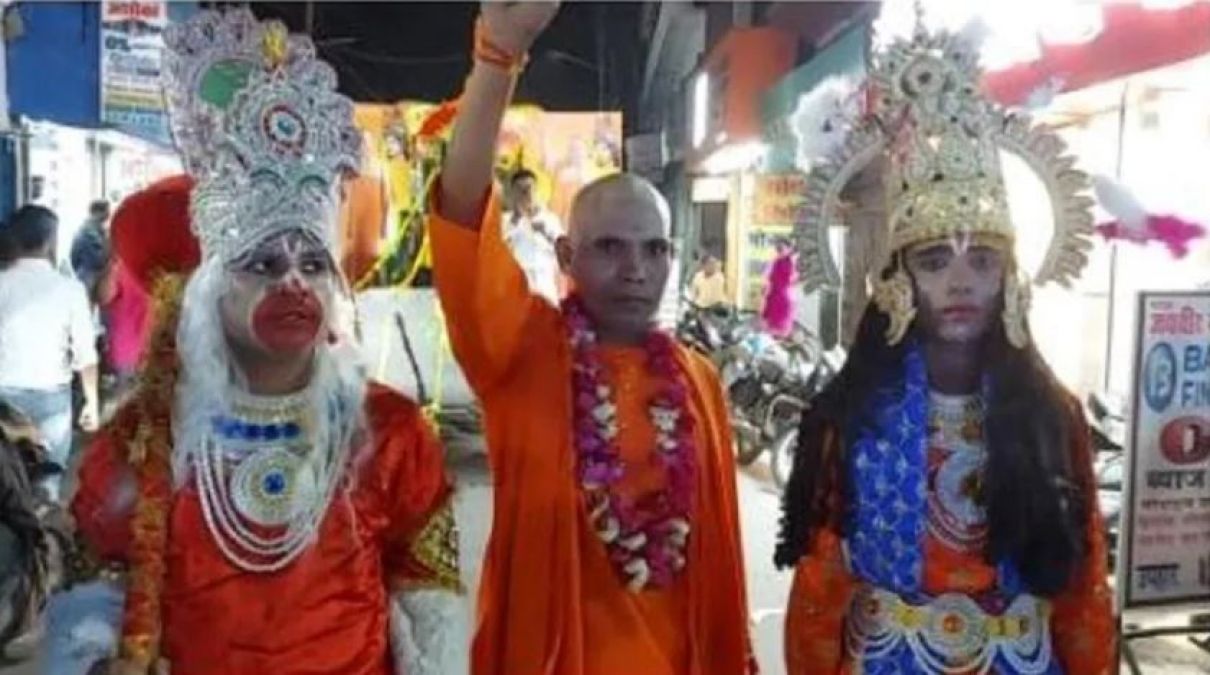 'Baba Bulldozer' procession taken out on Navratri, CM Yogi's tableau draws people's attention