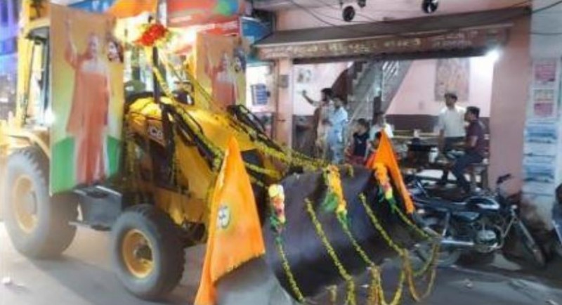 'Baba Bulldozer' procession taken out on Navratri, CM Yogi's tableau draws people's attention