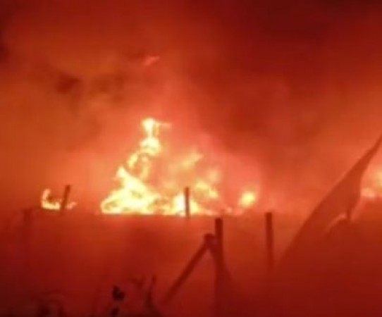 पुराने टायर गोदाम में लगी भीषण आग, भारी नुकसान की आशंका