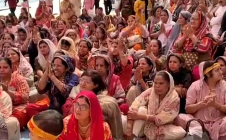 पाकिस्तान से 300 हिन्दुओं का जत्था पहुंचा हरिद्वार, कहा- देवभूमि पर आना सौभाग्य की बात