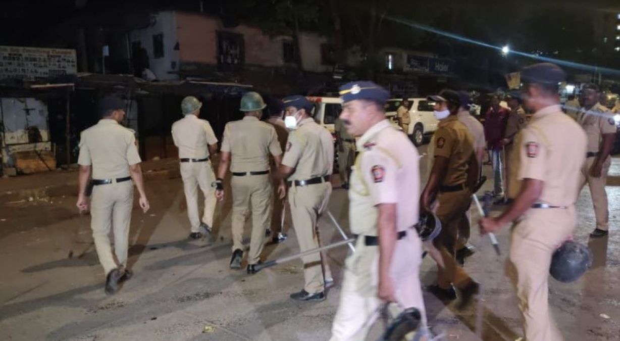Terror of miscreants in Mankhurd, attacked with sticks and swords, police engaged in investigation