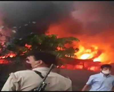 कानपुर में आग का कहर, देखते ही देखते जल गया ATM