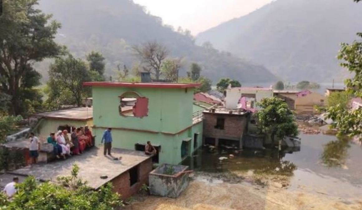 This village was submerged to light up thousands of houses, amidst the flow of Yamuna