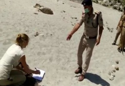 Police gave bizarre punishment to tourists roaming along the Ganges