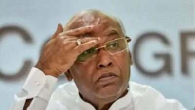 Gave property worth 5000 crores to Gandhi family! ED questions Mallikarjun Kharge in National Herald case