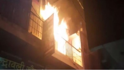 Fierce fire broke out in 3-storey clothes shop, manager burnt alive, loss of lakhs happened