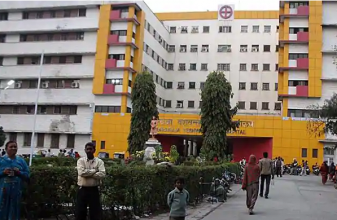 Shameful: Patient gets no treatment even after reaching hospital on bike due to unavailability of ambulance