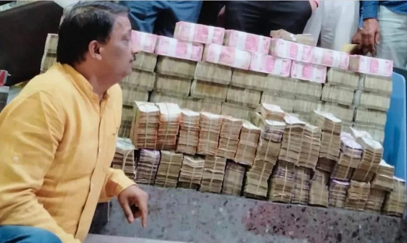 Gutkha trader of UP had hidden Rs 6.31 crore in the bed, counting of notes continued for 18 hours