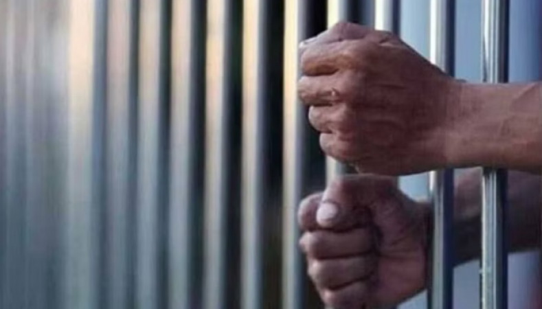 विचाराधीन कैदियों को तलाशी के लिए निर्वस्त्र करना गलत - मुंबई कोर्ट का आदेश