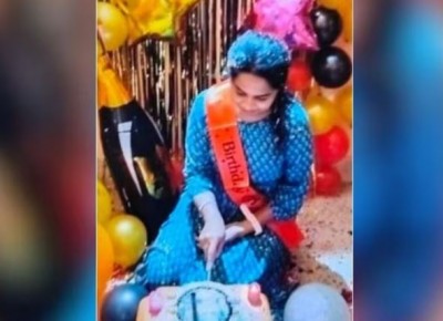 Called girlfriend to room on birthday, then what he did will surprise you